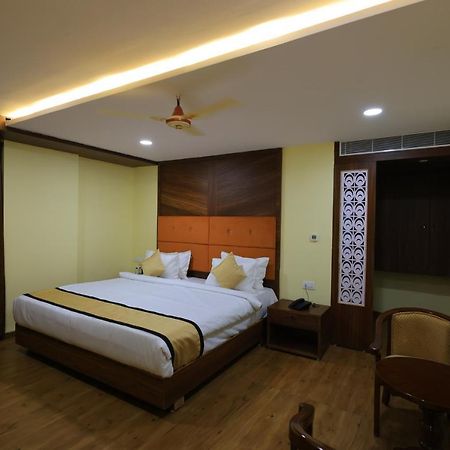 Sun Castle Hotel Palamaner Buitenkant foto
