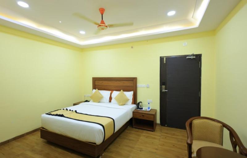 Sun Castle Hotel Palamaner Buitenkant foto